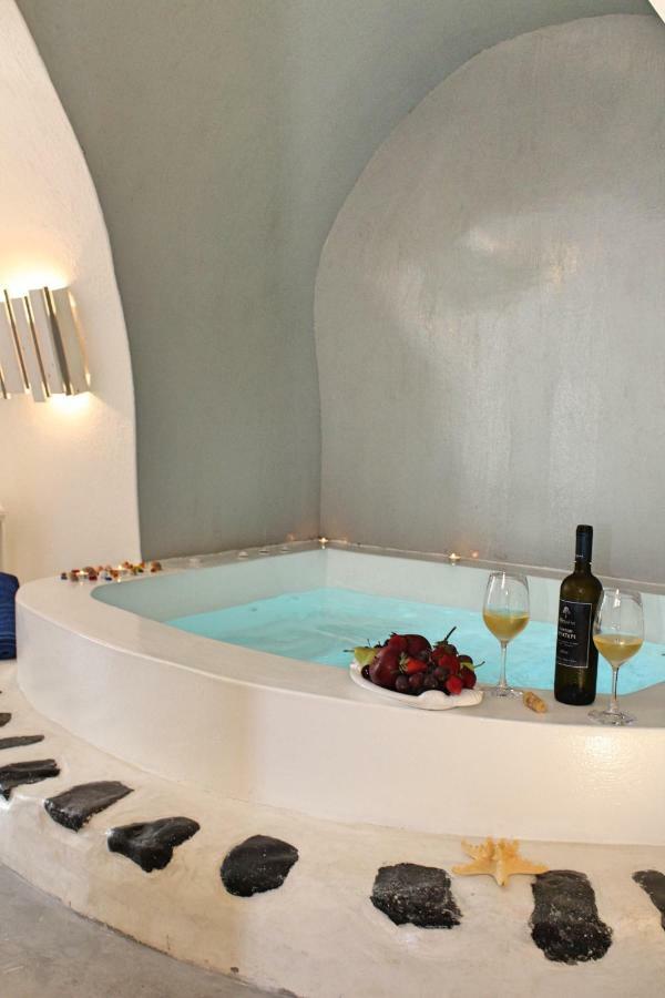 Linos Suites Emporio  외부 사진